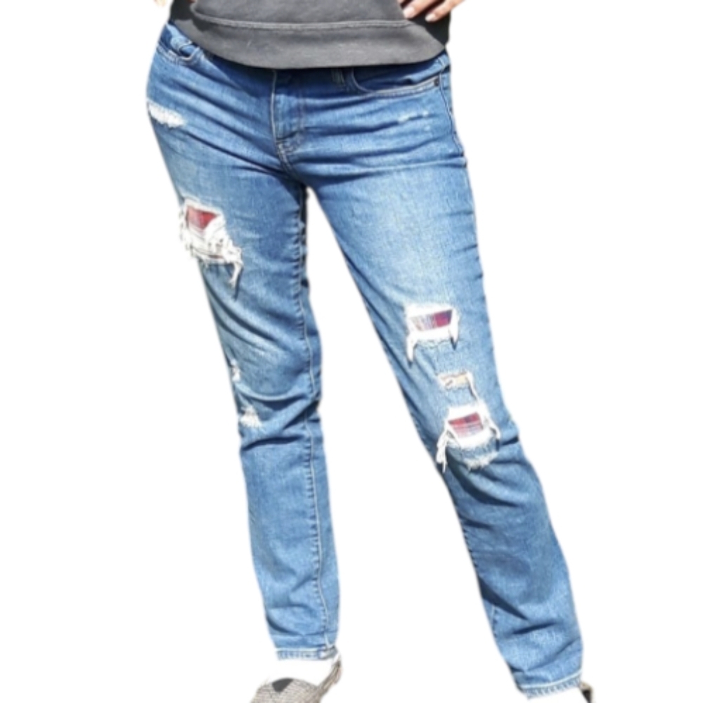 💜 size 26R Gap distressed plaid patched jeans 👖